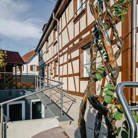 Les Charmes Apartment *