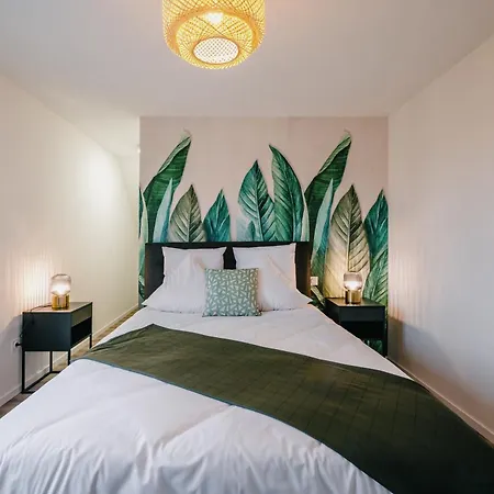 Les Charmes Apartment *