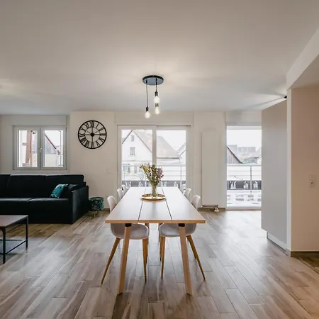 Les Charmes Apartment *