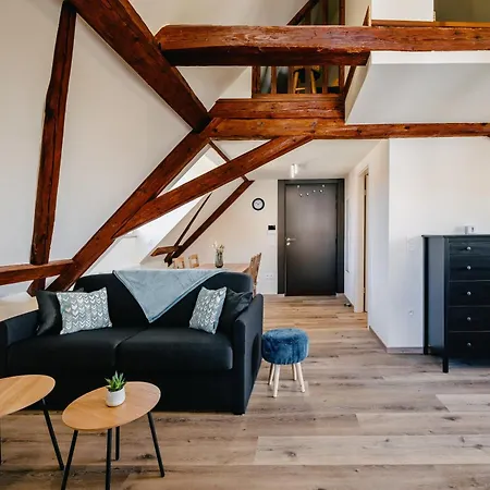 Les Charmes Apartment *