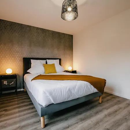 Les Charmes Apartment *