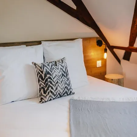 Les Charmes Apartment *
